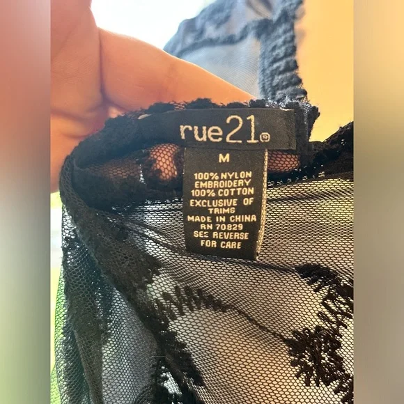 Black Lace Duster - Picture 3 of 6